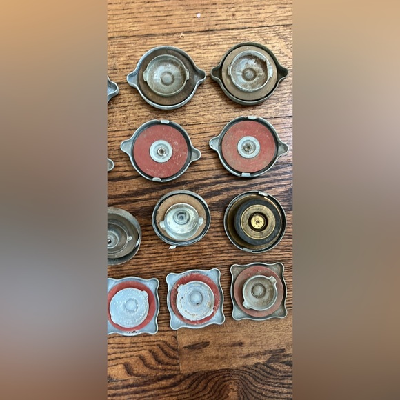 Vintage radiator caps - Picture 8 of 8
